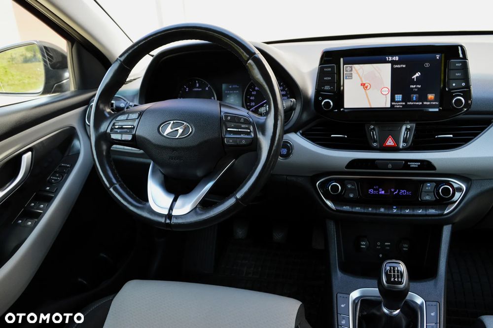 Hyundai i30 blue Kombi 1.6 CRDi YES Gold - 9