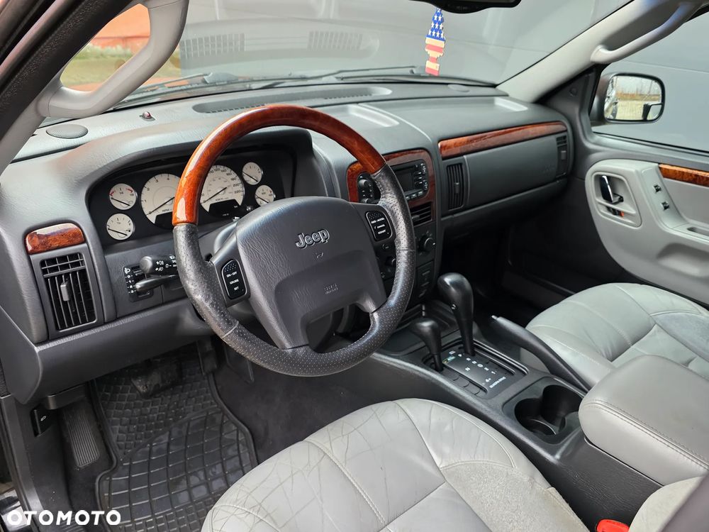 Jeep Grand Cherokee - 31