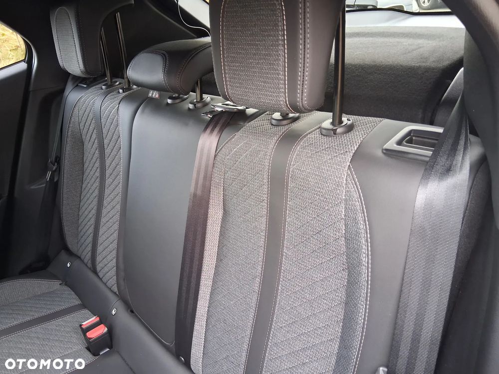 Peugeot 2008 PureTech 130 Allure S&S EAT8 - 9