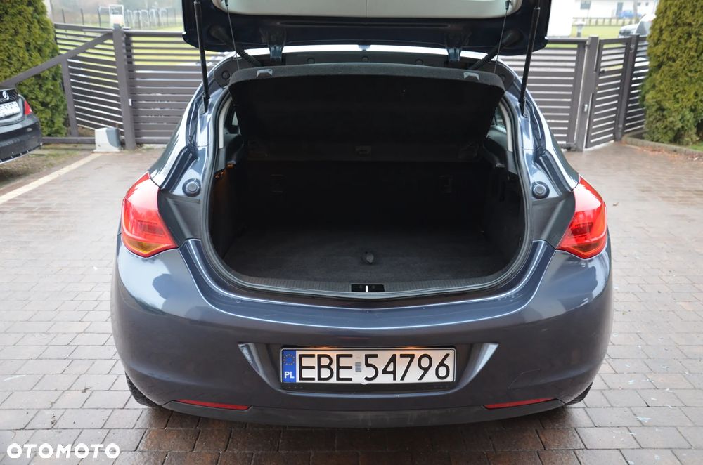 Opel Astra 1.6 150 Jahre - 13