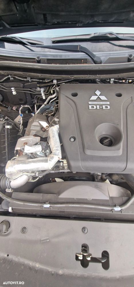 Mitsubishi L200 Double Cab 2.2 DI-D M/T Instyle - 25