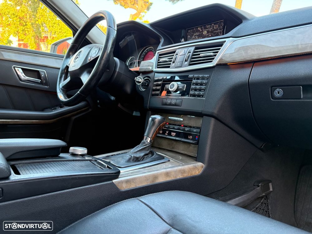 Mercedes-Benz E 220 CDI DPF BlueEFFICIENCY Auto Elegance - 10