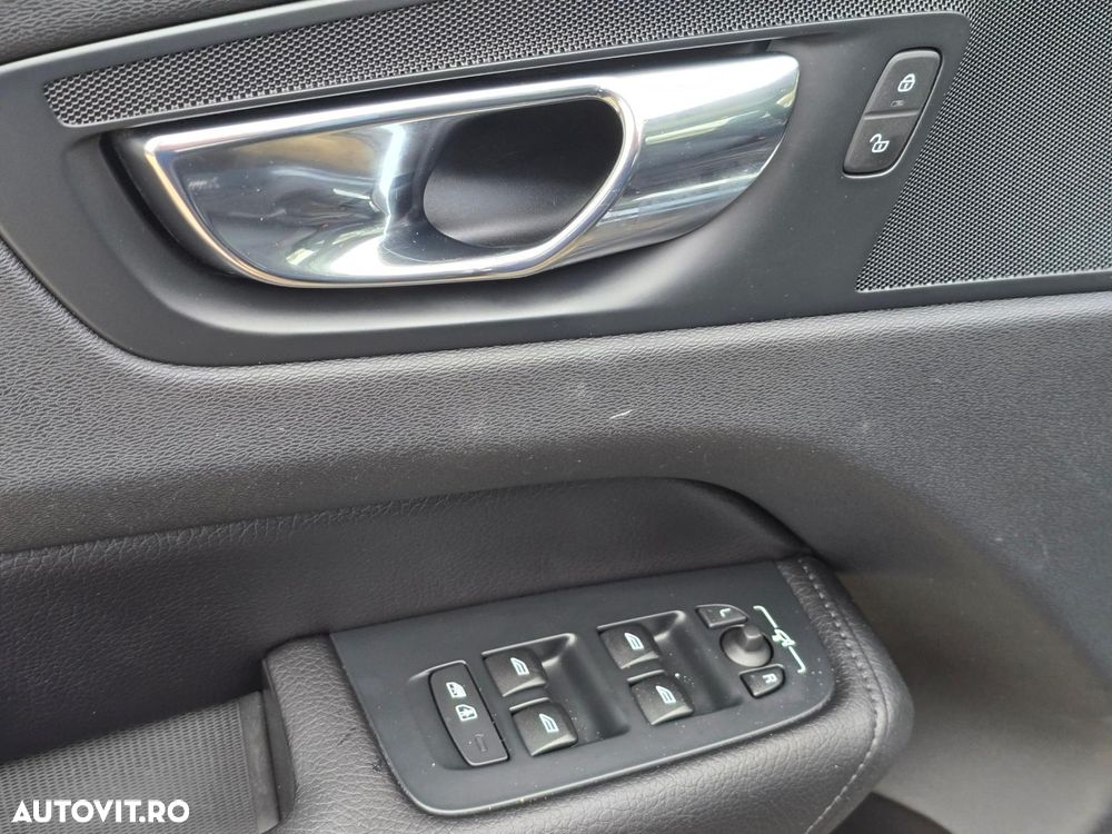 Volvo XC 60 T8 Twin Engine AWD Momentum - 22