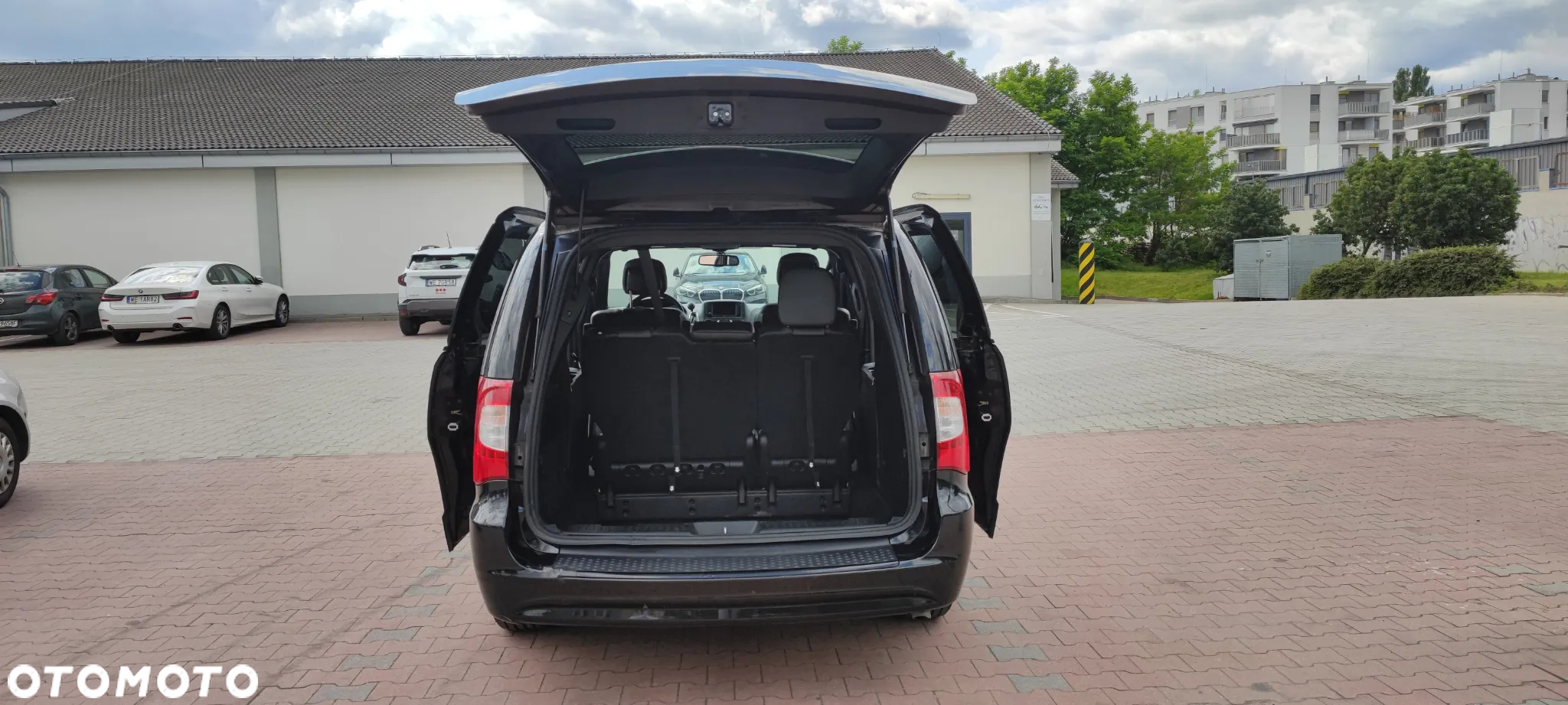 Chrysler Town & Country 3.6 Limited - 14