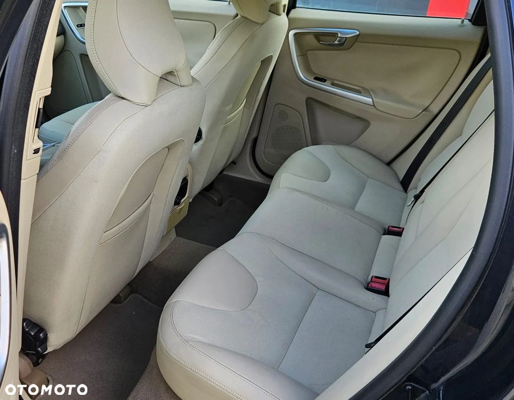 Volvo XC 60 D5 AWD Momentum - 15