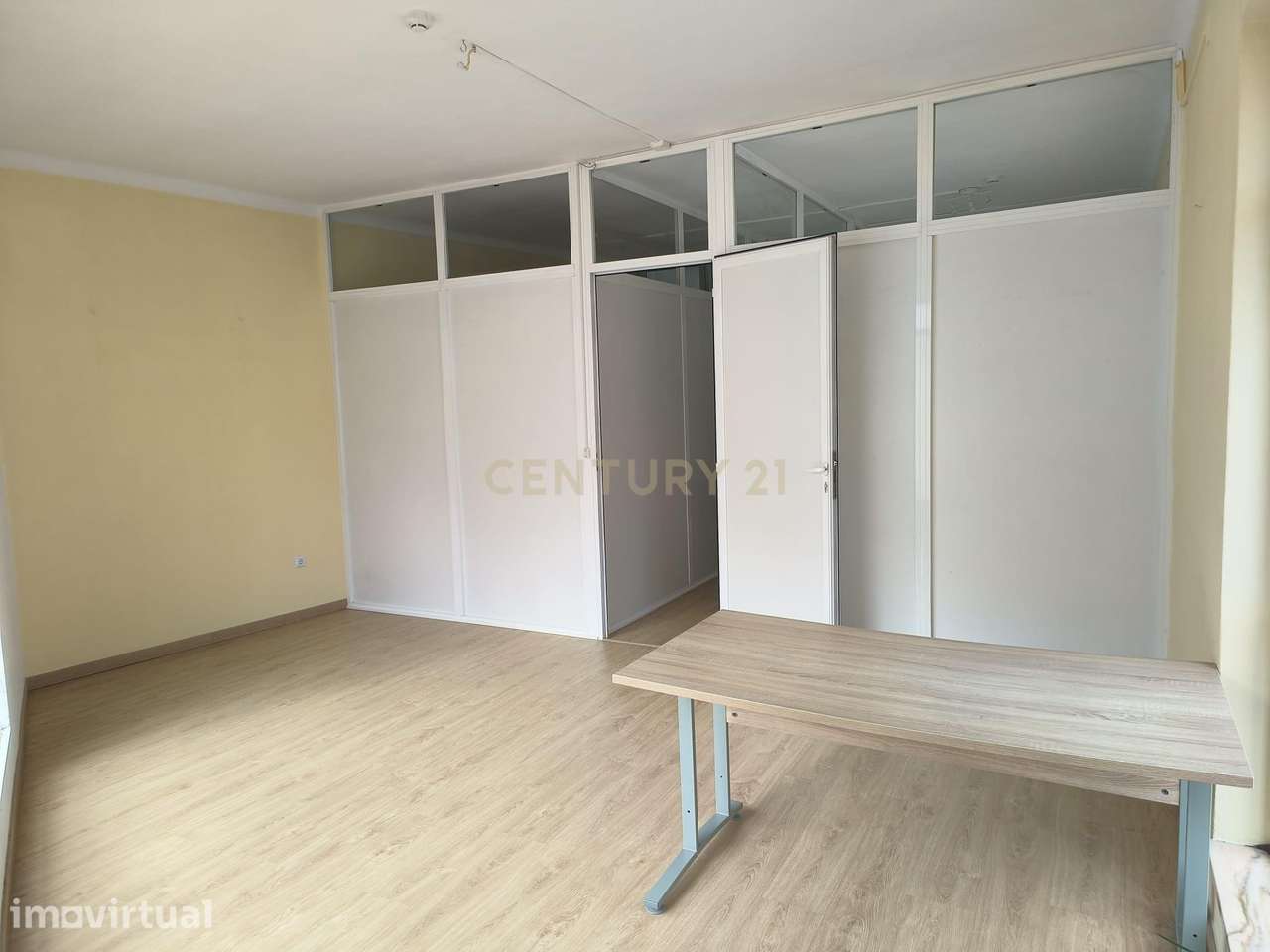 Escritório Moderno em Alenquer com Vista para a Cidade - Grande imagem: 3/11