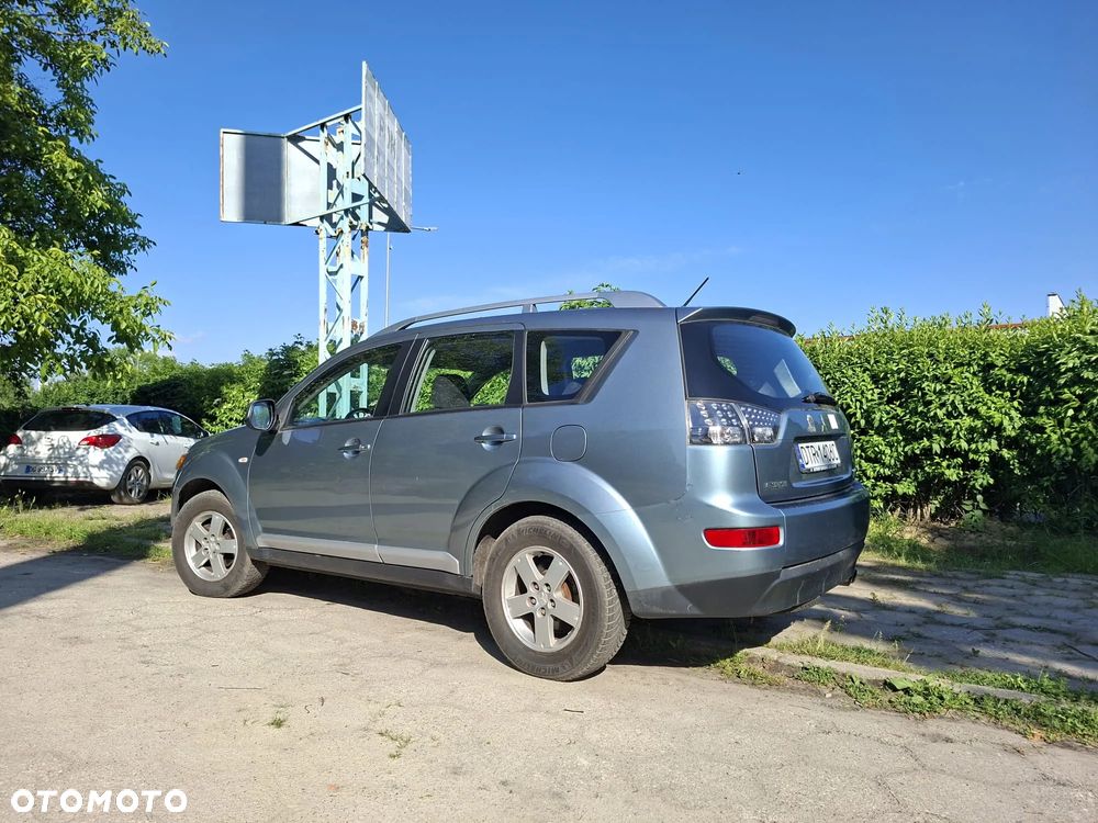 Mitsubishi Outlander 2.0 DI-D 4WD Instyle - 3