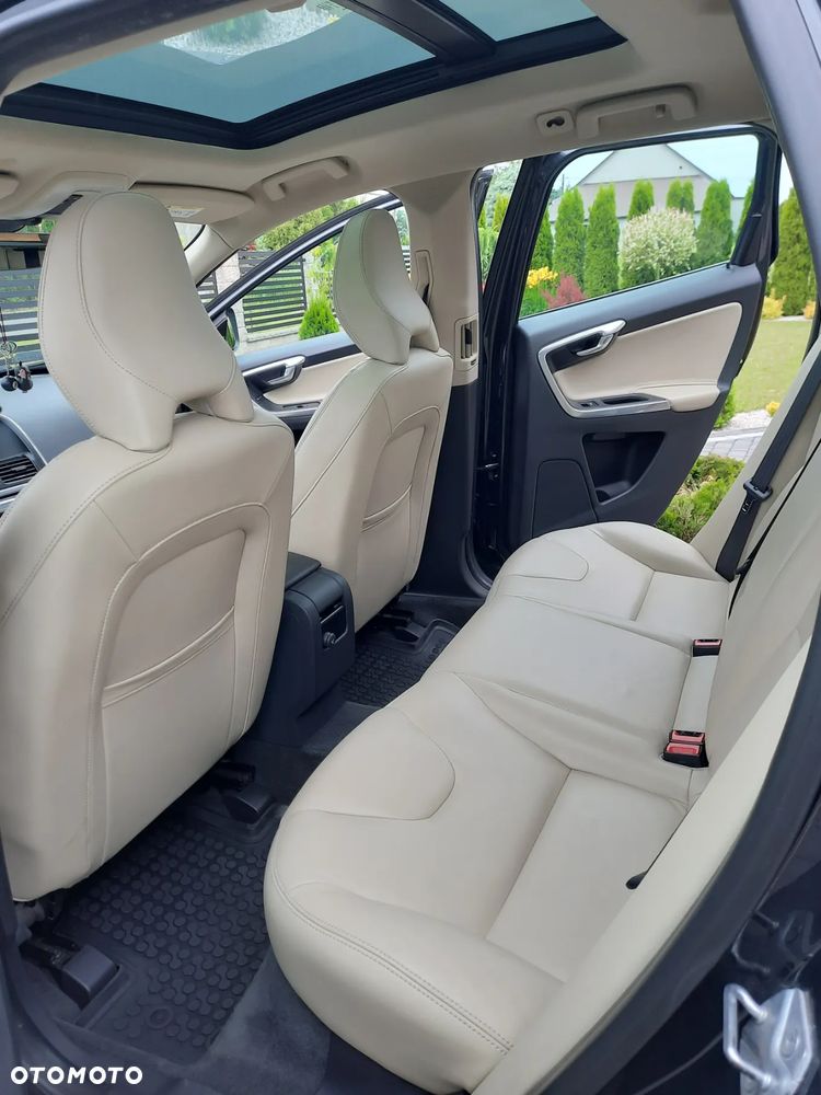 Volvo XC 60 D4 AWD Momentum - 17