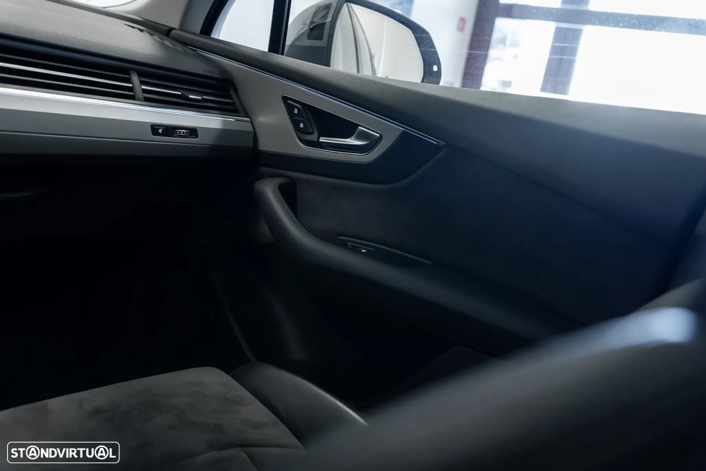 Audi Q7 3.0 TDI quattro tiptronic 7L - 25