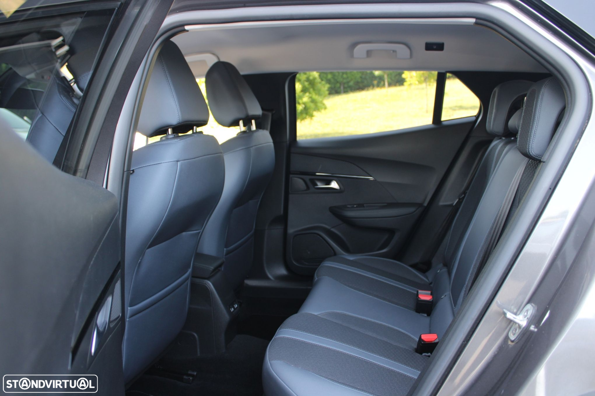 Peugeot 2008 1.2 PureTech Allure Pack EAT8 - 6