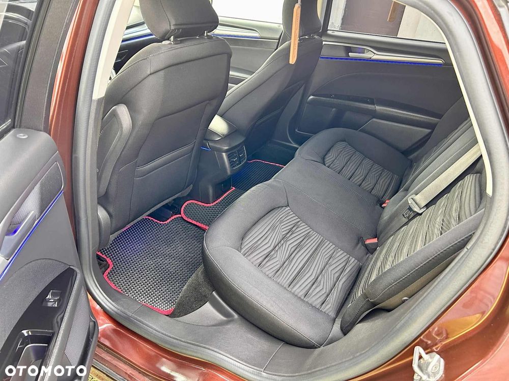 Ford Fusion - 8