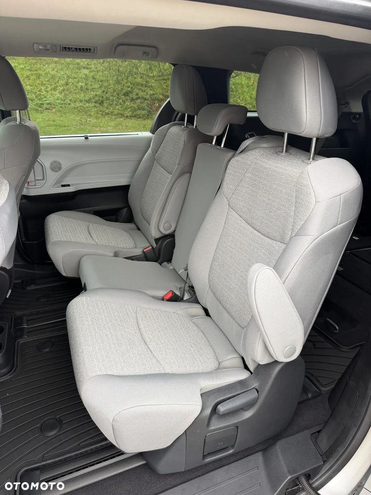Toyota Sienna - 14