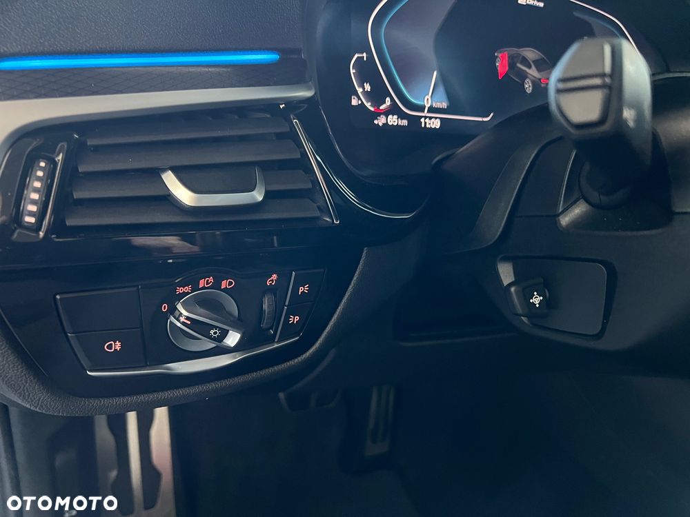 BMW Seria 5 520e M Sport sport - 21