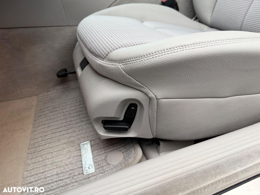 Mercedes-Benz E 240 4Matic Avantgarde - 28