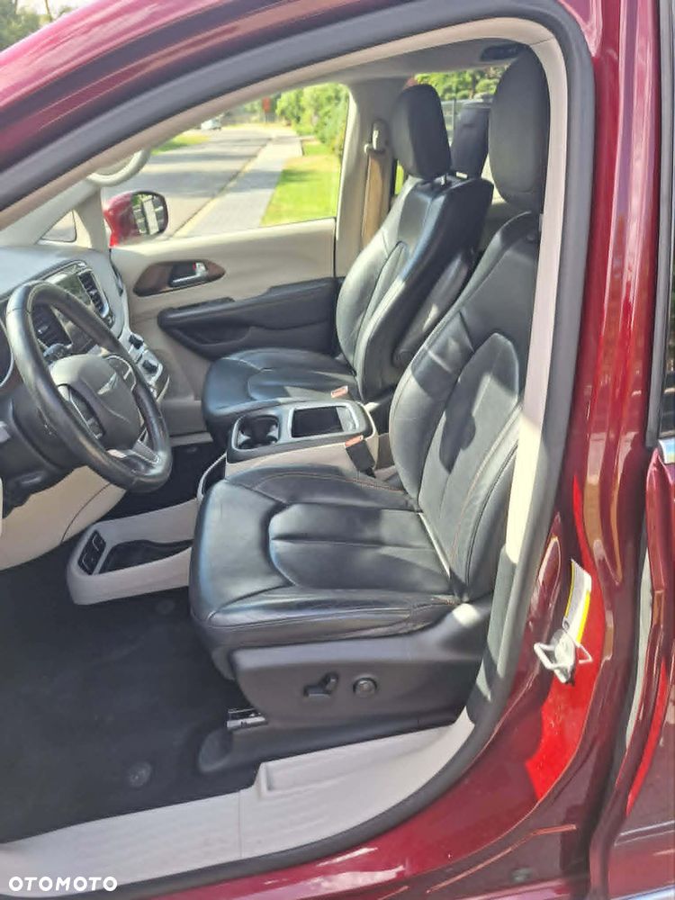 Chrysler Pacifica - 6