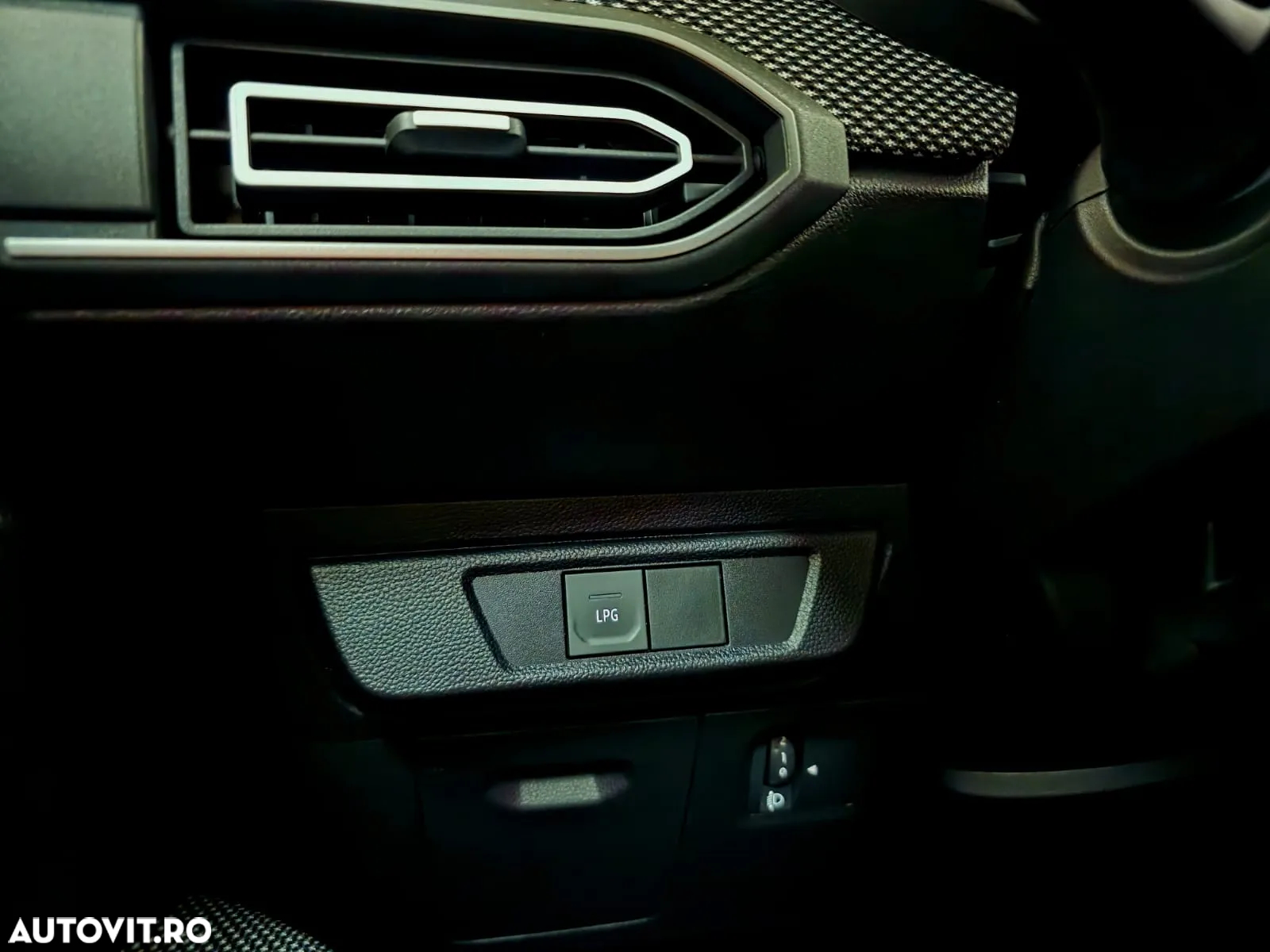 Dacia Logan ECO-G 100 MT6 Prestige+ - 9