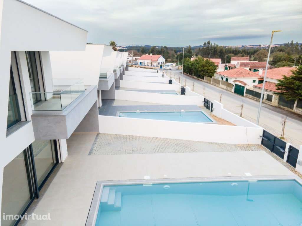 MORADIAS T3 NOVAS COM PISCINA A 5 MINUTOS DAS CALDAS DA RAINHA E DE... - Grande imagem: 3/33