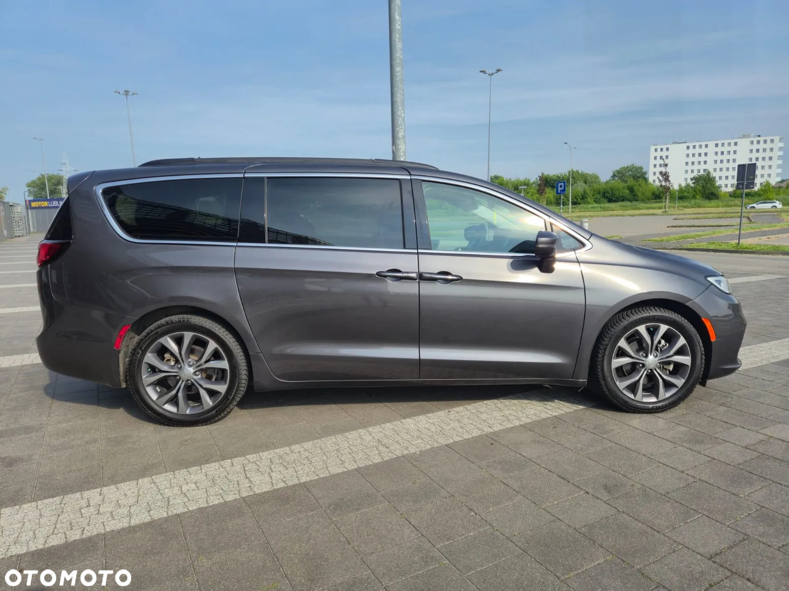 Chrysler Pacifica - 4