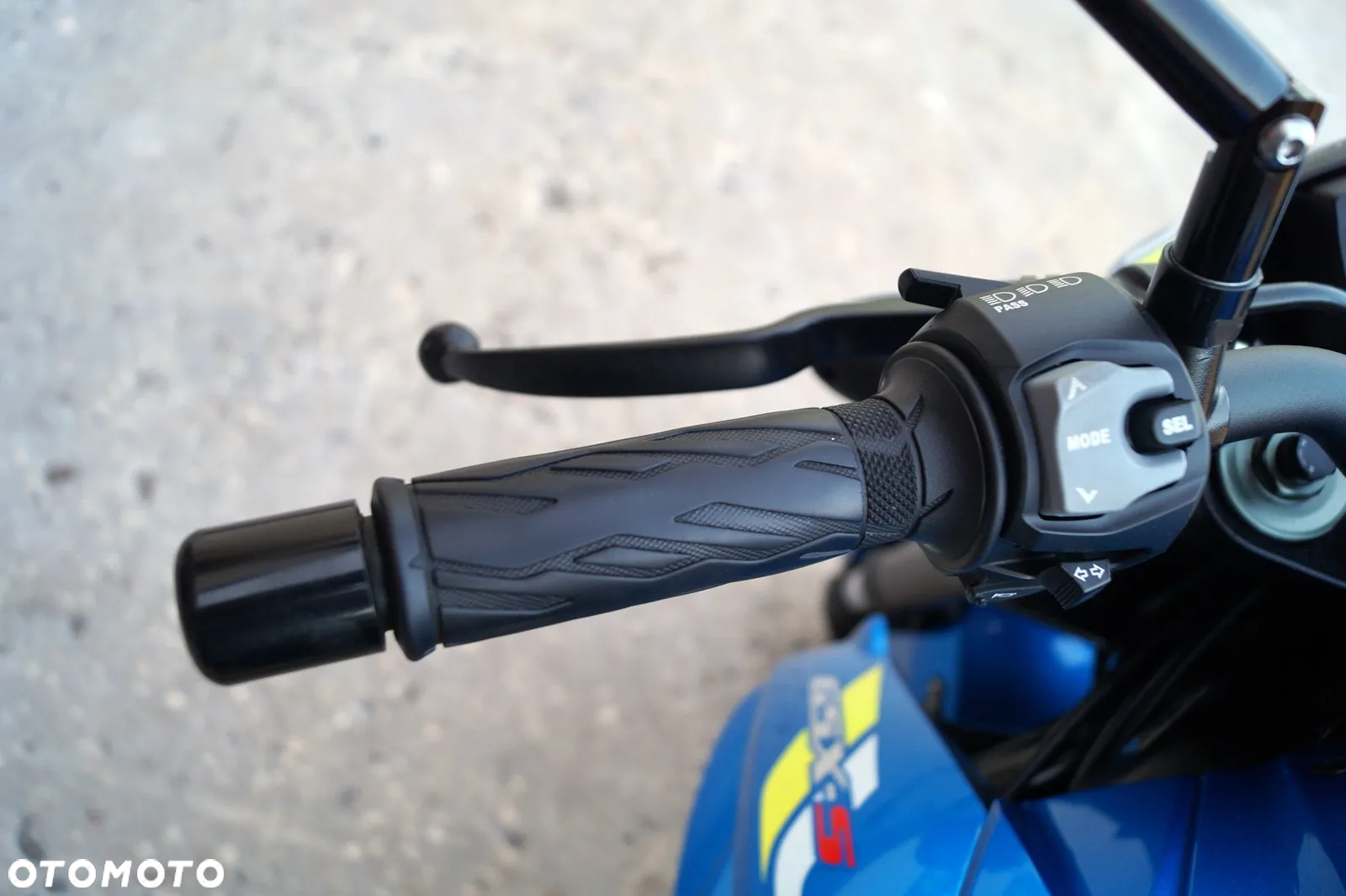 Suzuki GSX - 16