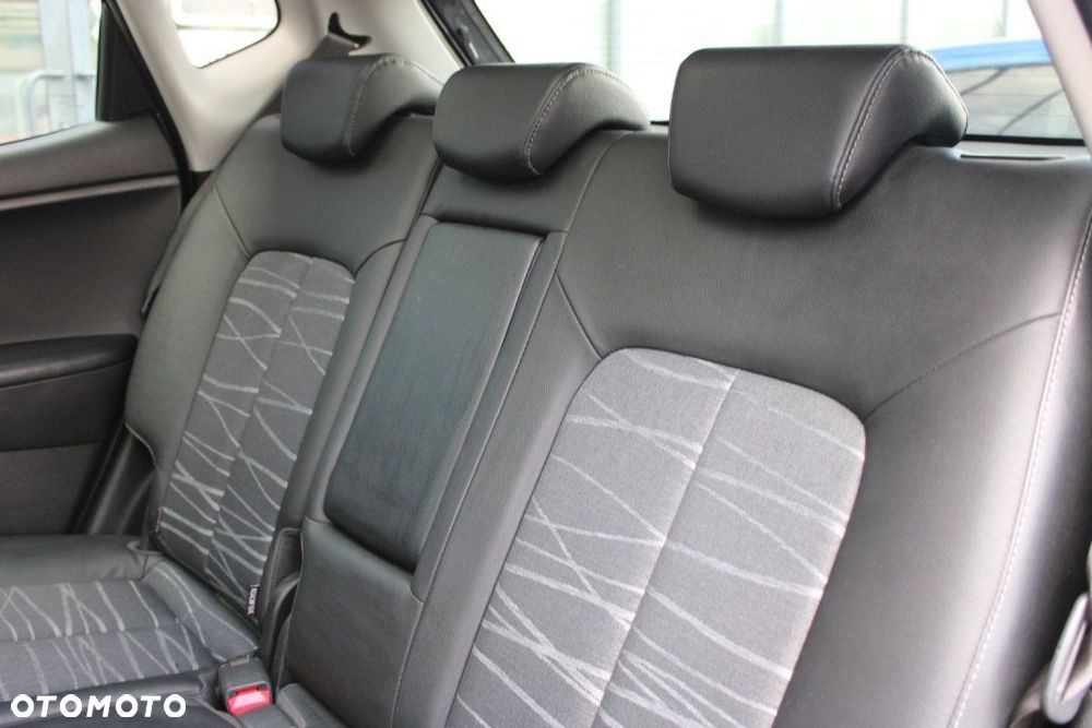 Kia Venga - 16
