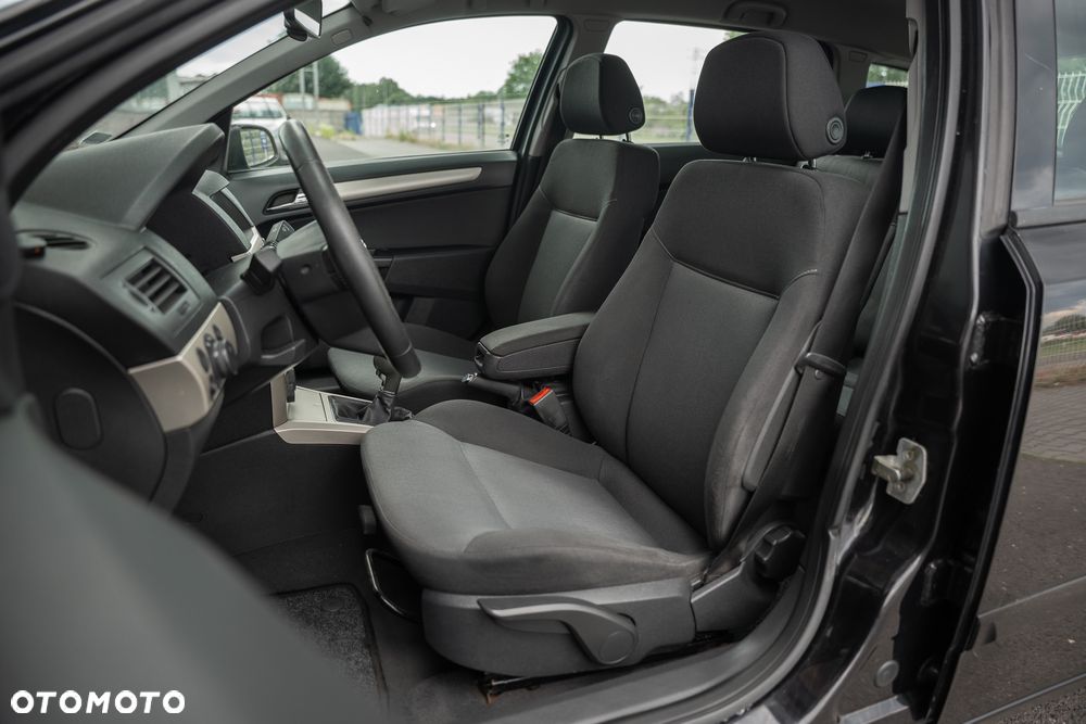 Opel Astra 1.7 CDTI Essentia - 25