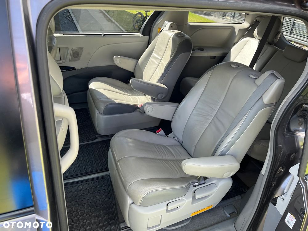 Toyota Sienna 3.5 V6 - 13