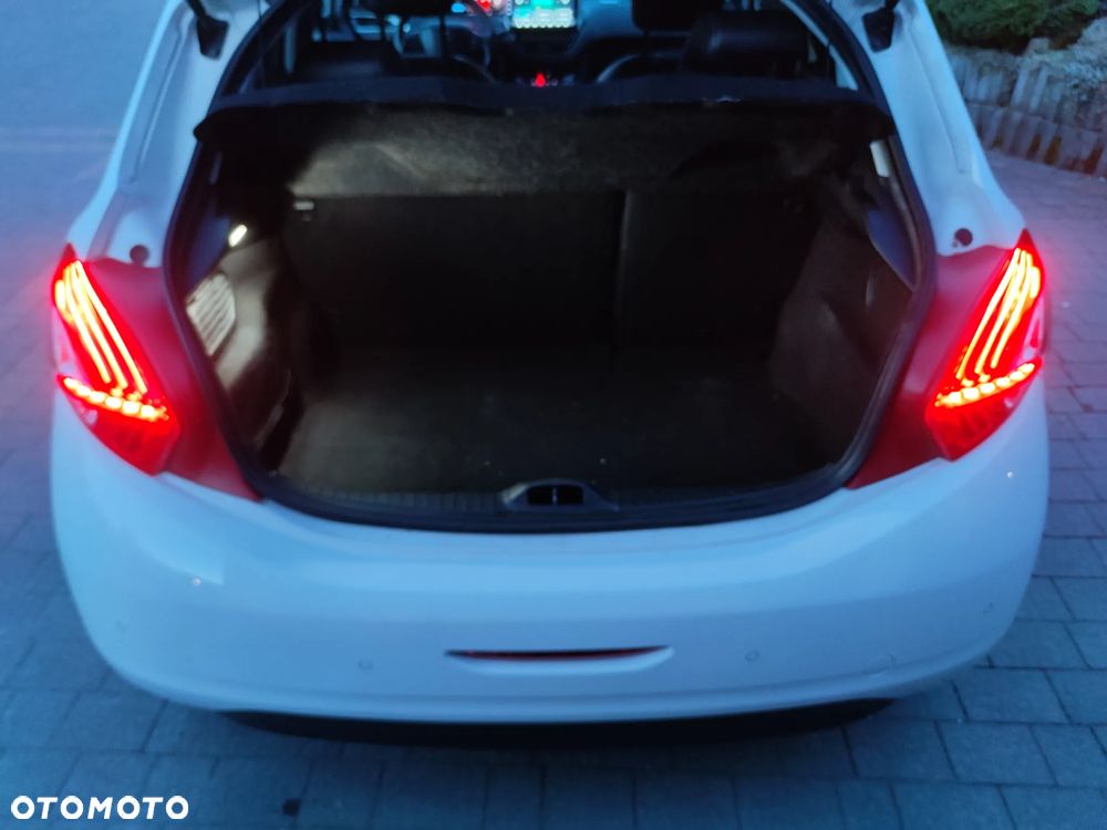 Peugeot 208 1.6 e-HDi Allure STT - 25