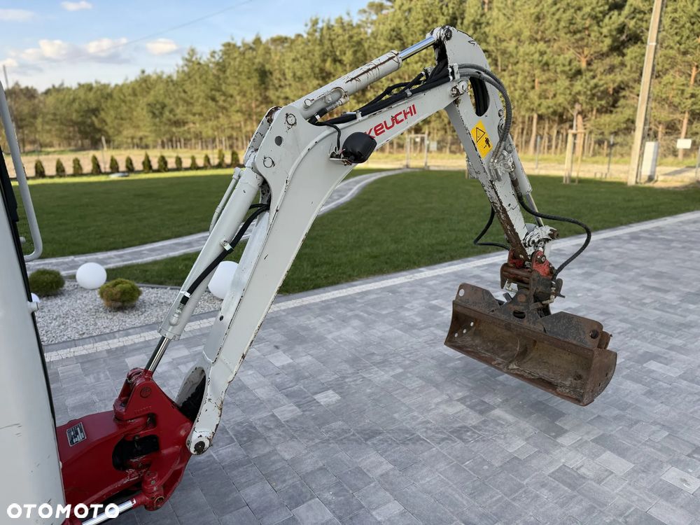Takeuchi TB216 - 16
