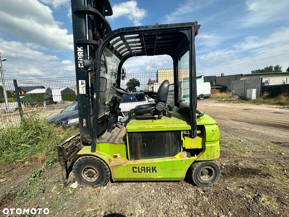 Clark GEX 25 - 4