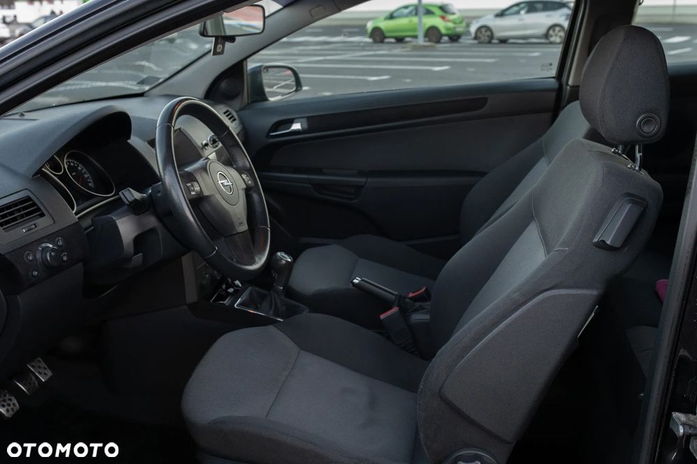 Opel Astra III GTC 1.6 Enjoy - 22