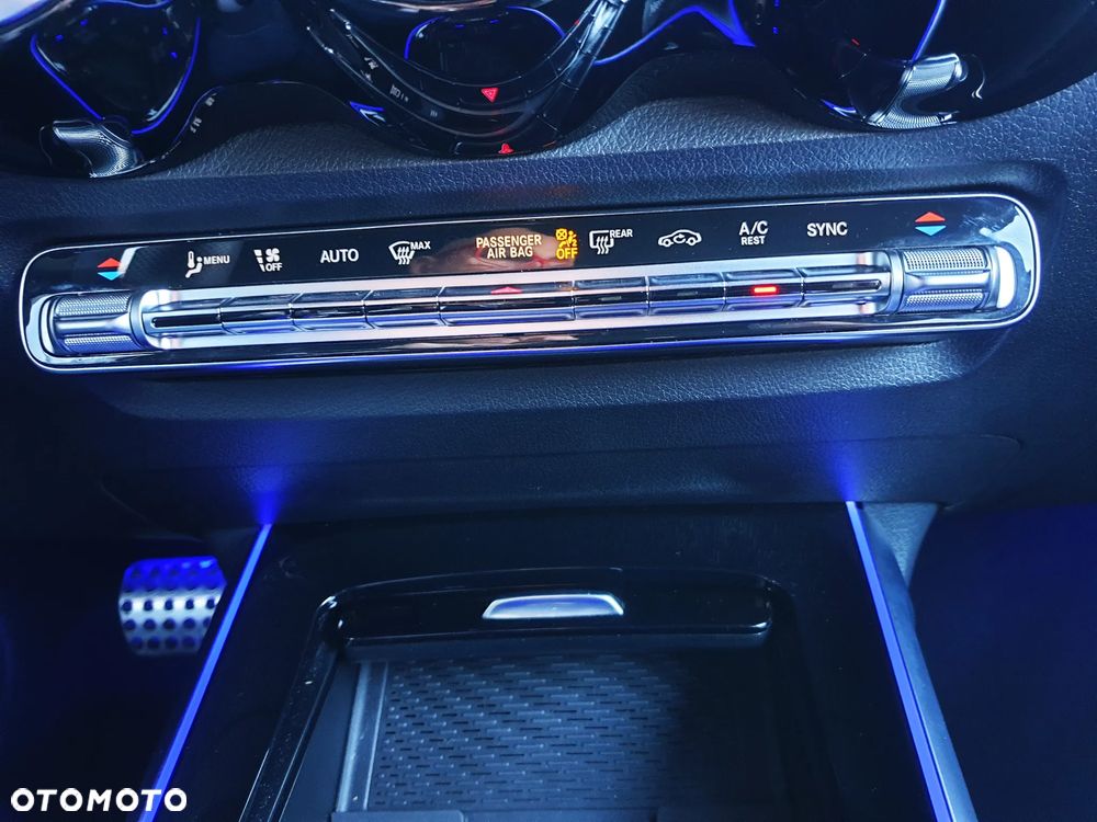 Mercedes-Benz GLB 200 d AMG Line 8G-DCT - 32