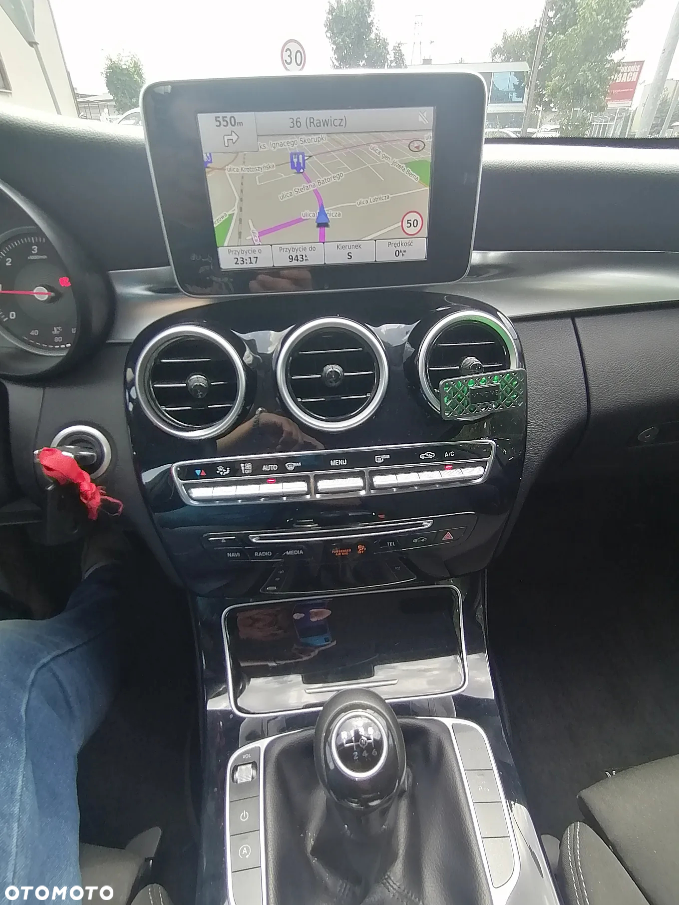 Mercedes-Benz Klasa C 180 (BlueTEC) d T Exclusive - 31