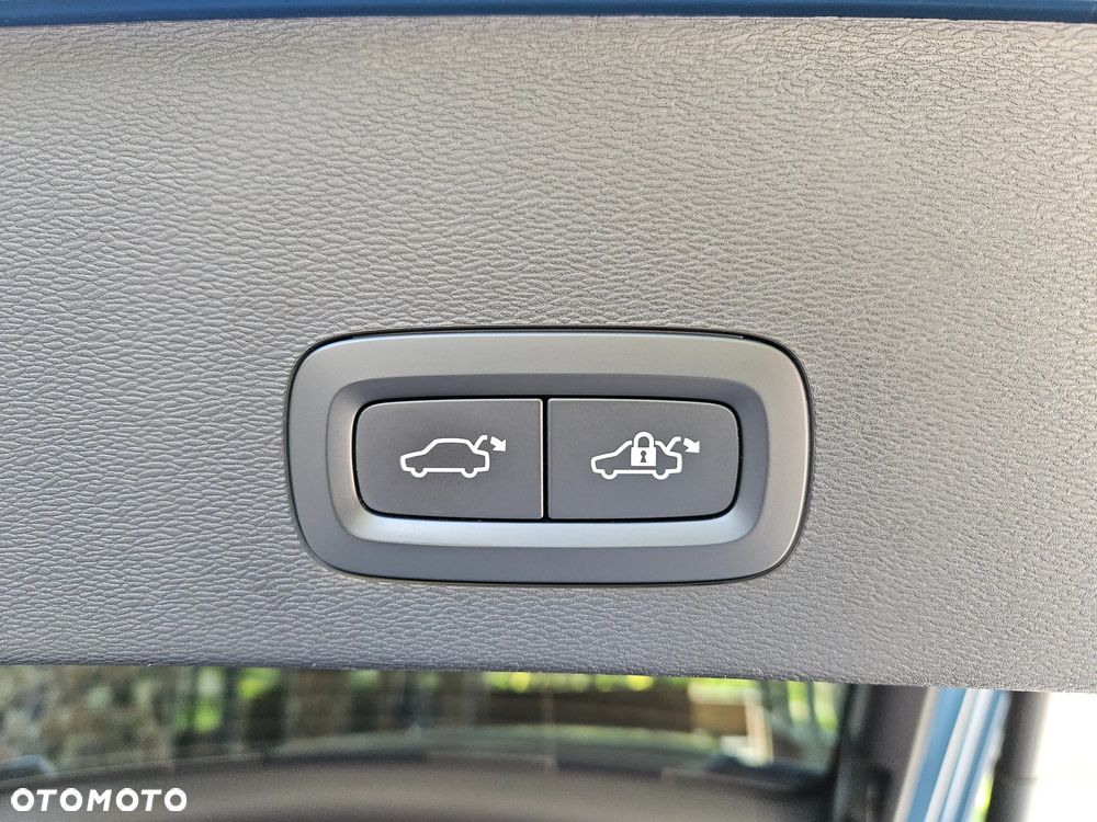 Volvo C40 Recharge Twin AWD Plus - 32