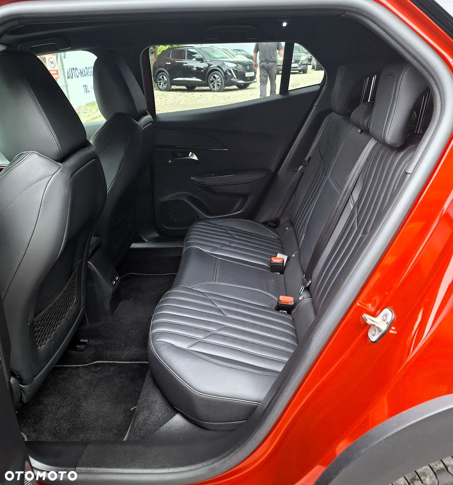 Peugeot 2008 PureTech 130 EAT8 GT - 10