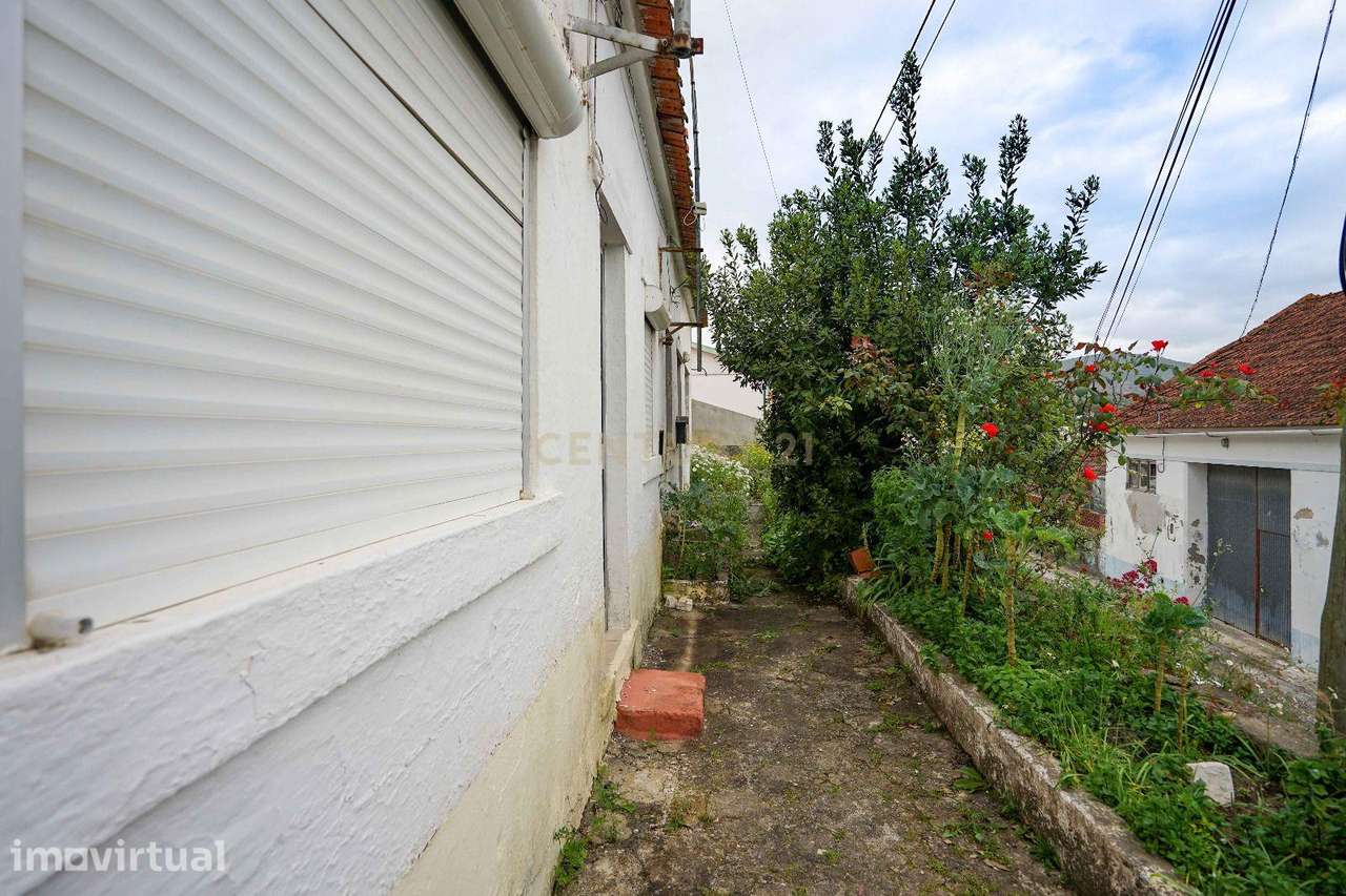 Venda conjunta de 3 casas geminadas mais terreno rústico  em vila More - Grande imagem: 2/13