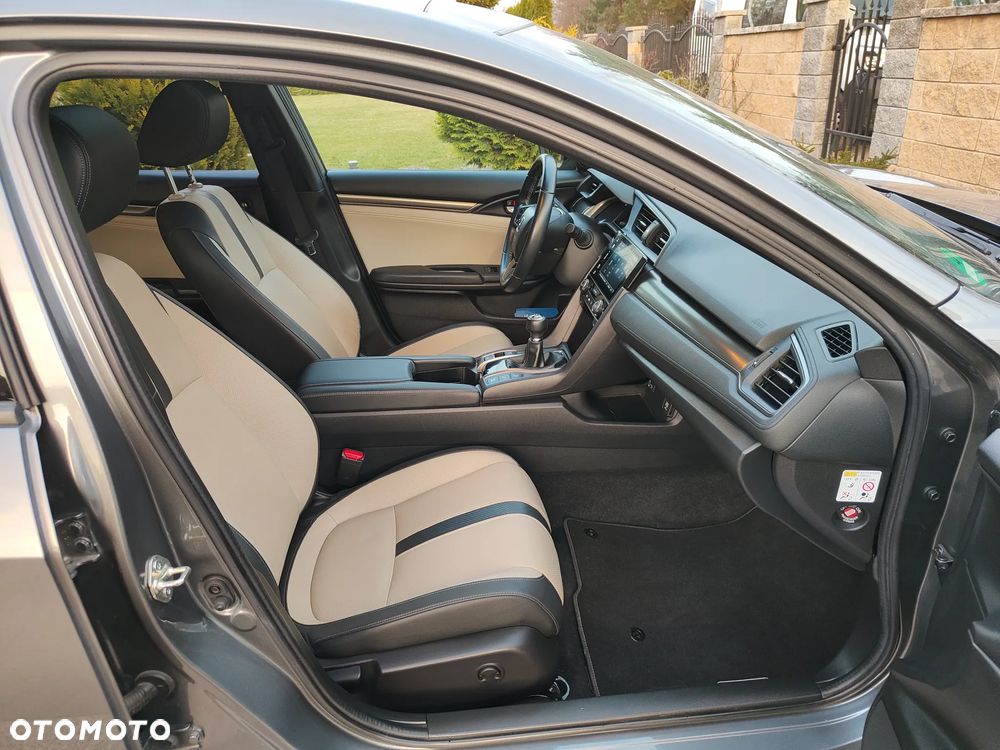 Honda Civic 1.6 i-DTEC Executive Black Edition - 32