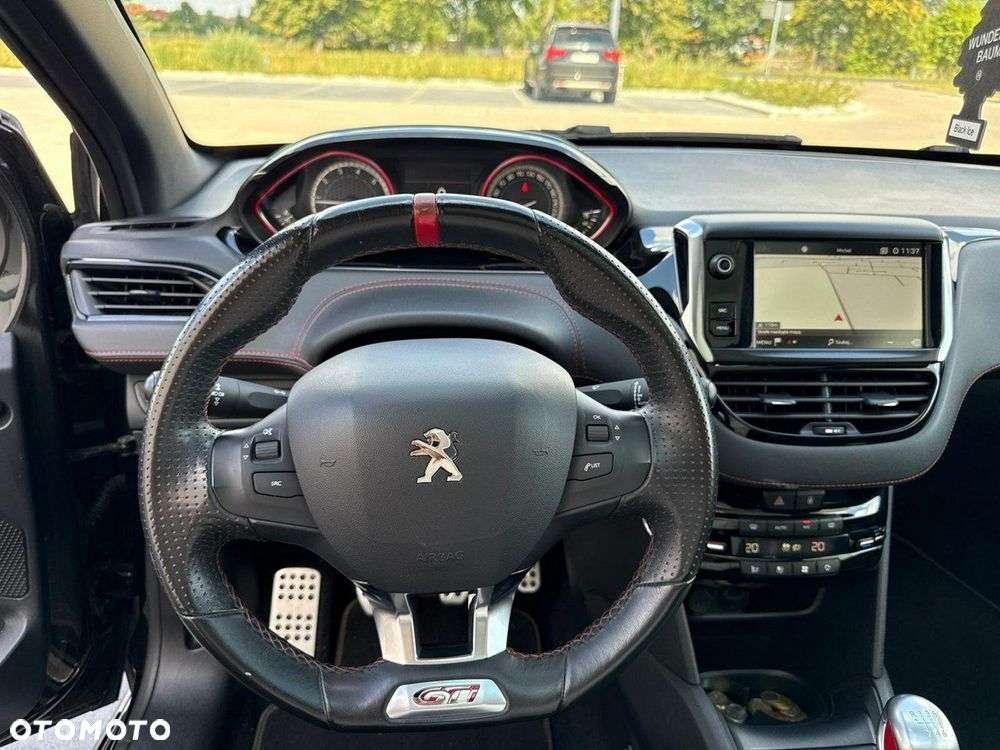 Peugeot 208 - 32