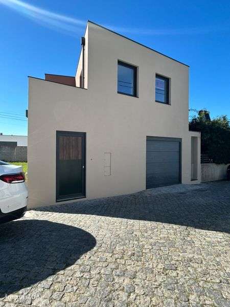 Moradia T3 com suíte e garagem