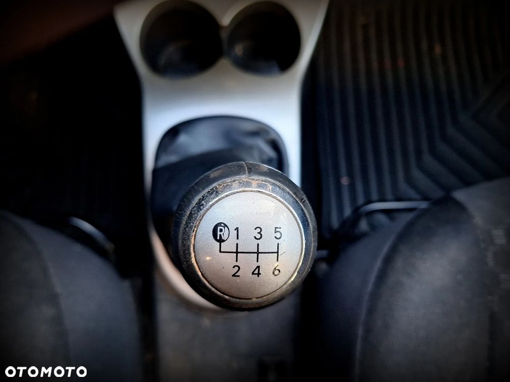 Toyota Urban Cruiser 1.33 4x2 Town - 19