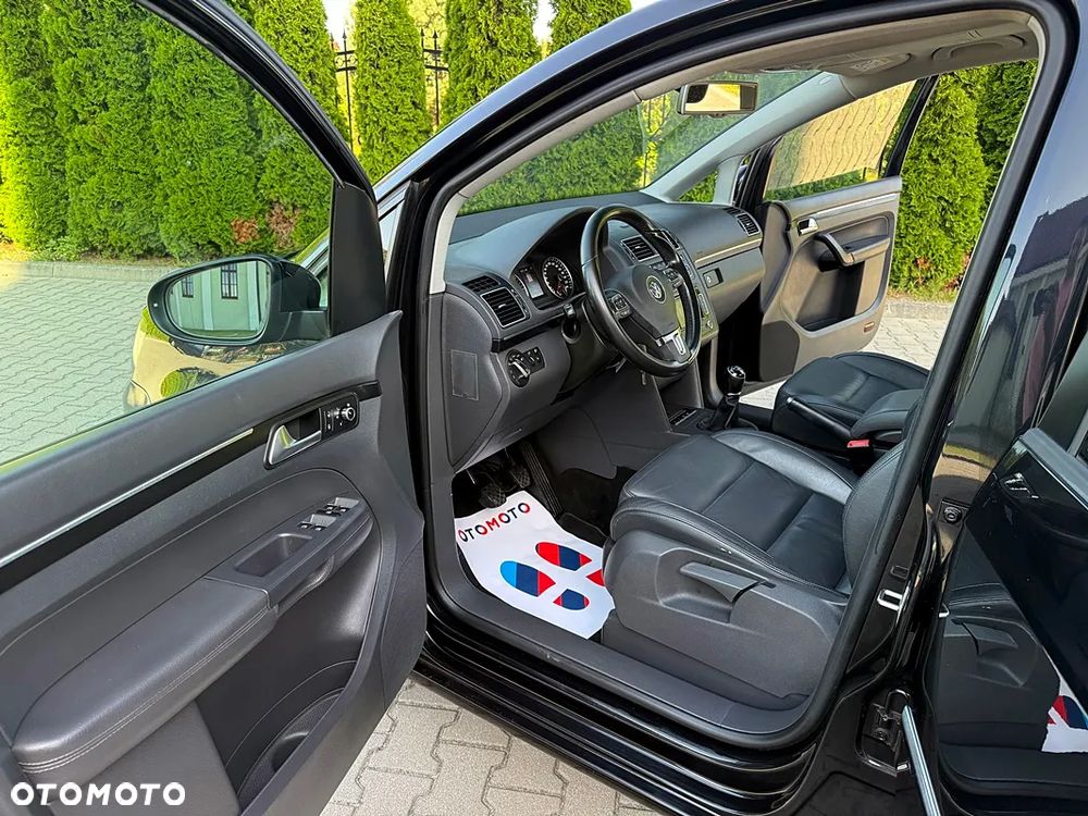 Volkswagen Touran 1.6 TDI DPF Highline - 16