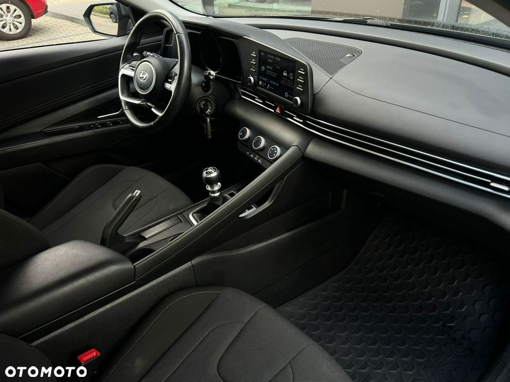 Hyundai Elantra - 10