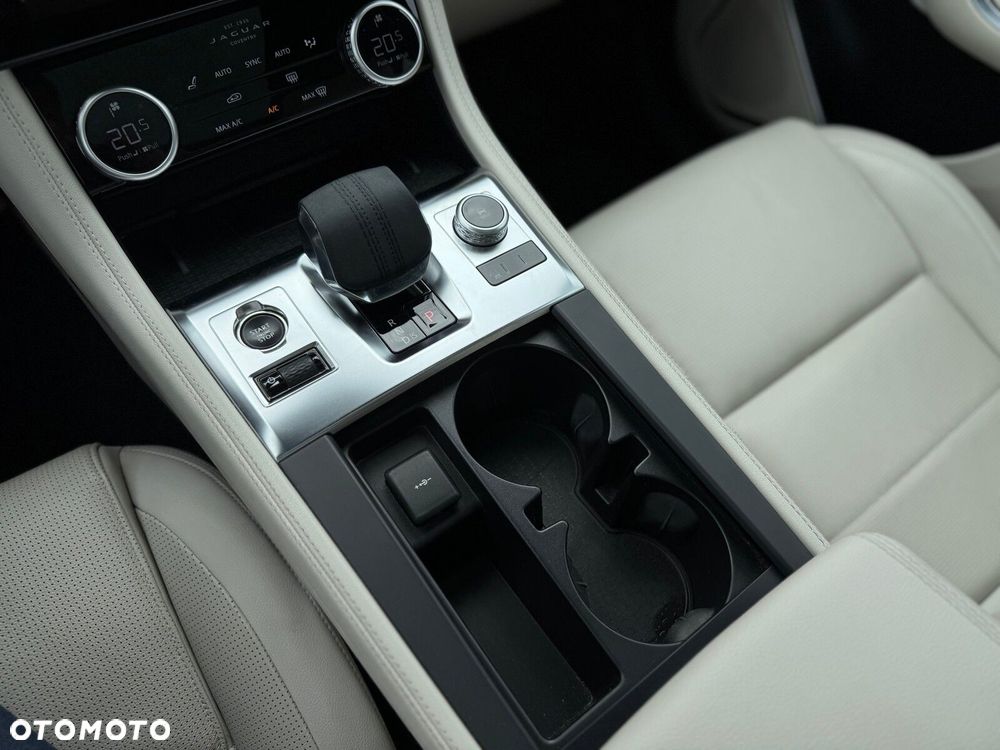 Jaguar F-Pace - 13