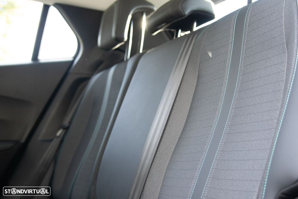 Peugeot 2008 1.2 PureTech Allure Pack - 31