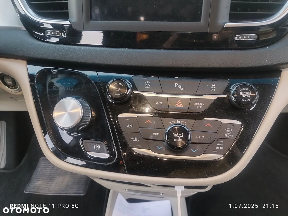 Chrysler Pacifica - 9