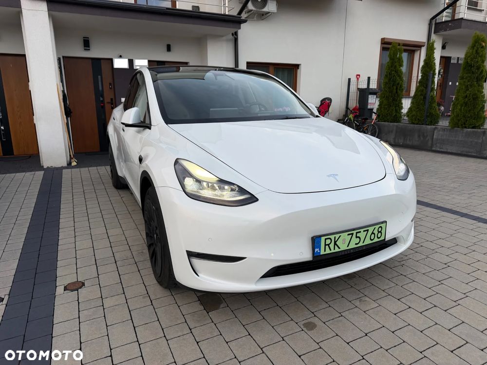 Tesla Model Y Long Range AWD - 11