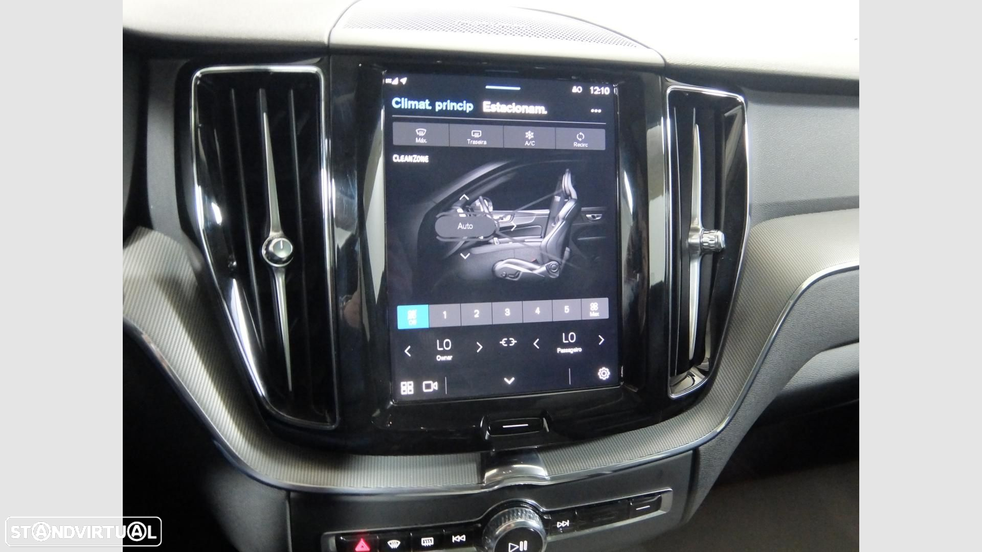 Volvo XC 60 2.0 T8 PHEV Plus Dark AWD - 22