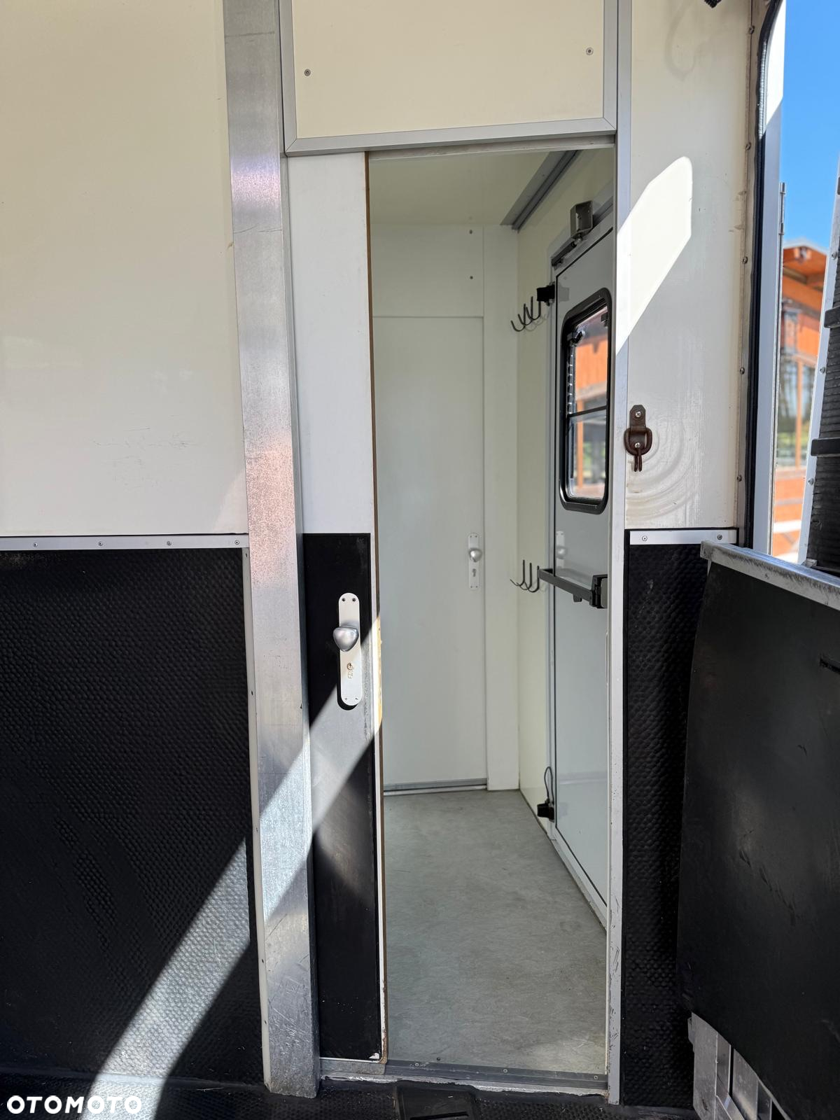 Mercedes-Benz Atego 1217 KONIOWÓZ 4-7 KONI Perfekcyjny Stan - 9