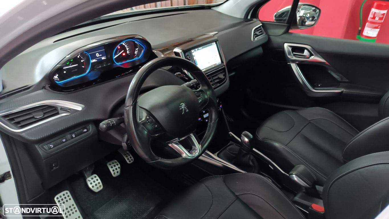 Peugeot 2008 1.2 PureTech Allure - 29