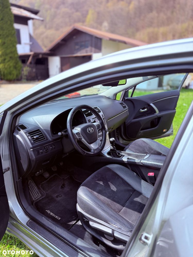 Toyota Avensis 2.0 D-4D Executive - 8