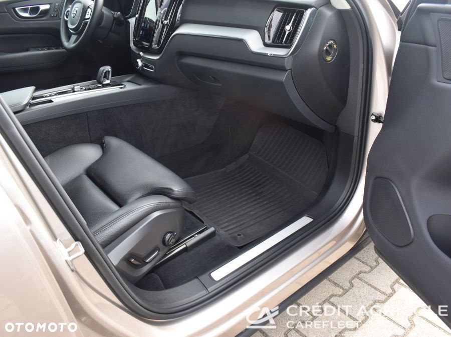 Volvo XC 60 B4 B Plus Bright - 16